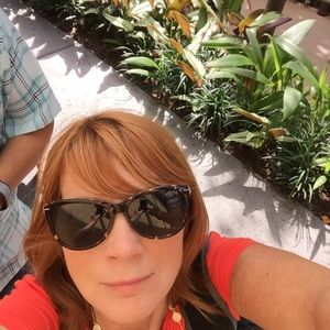 Meet your Posher, Joy